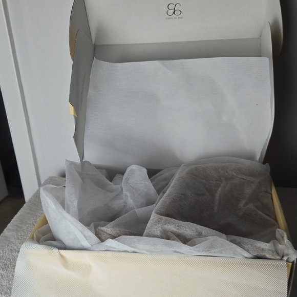 Cosy Island Women's Elegant Tan Heeled Boots - Picture 7 of 9